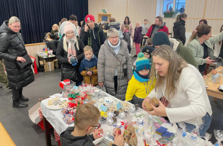 Vánoční trhy a zpívání v Jestřebí