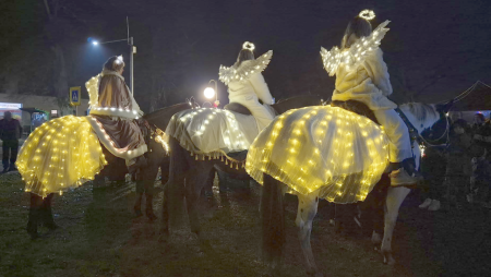 Rozsvítili jsme stromeček; Mikuláše doprovodili nebeští koníci