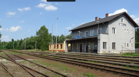 Kdysi významné nádraží je dnes malou zastávkou